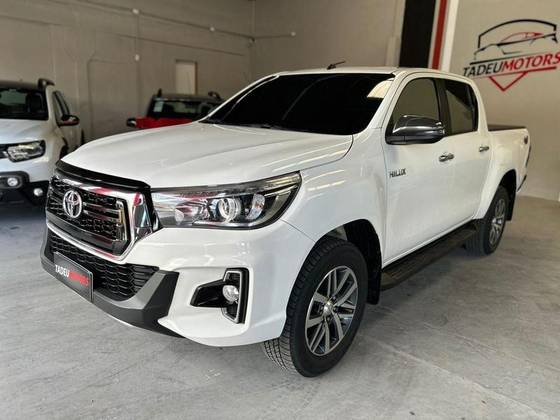 TOYOTA HILUX 2.8 SRX 4X4 CD 16V DIESEL 4P AUTOMÁTICO TOYOTA HILUX 2.8 SRX 4X4 CD 16V DIESEL 4P AUTOMÁTICO